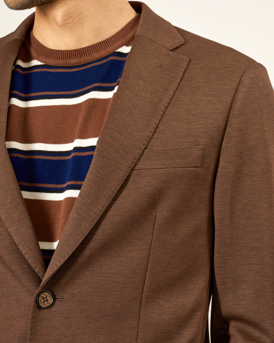 abito in maglia marrone slim fit