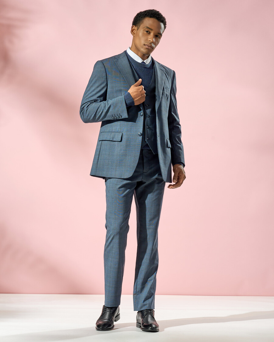 abito blu navy a tre pezzi dalla vestibilità regolare