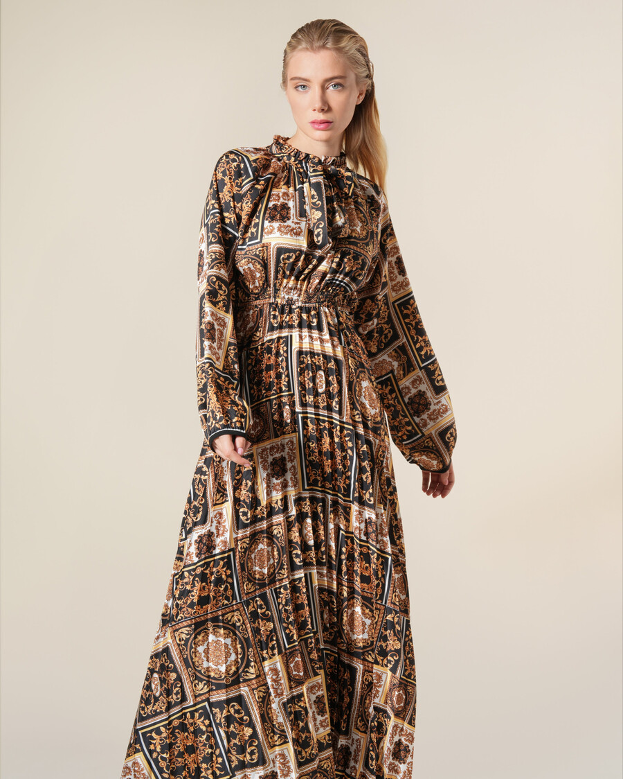 abito lungo con stampa patchwork barocca e annodabile