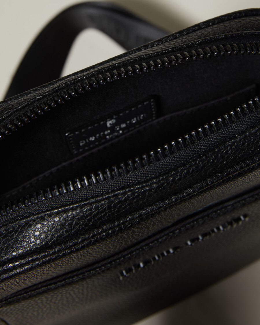 borsa a tracolla in pelle decorata con marchio