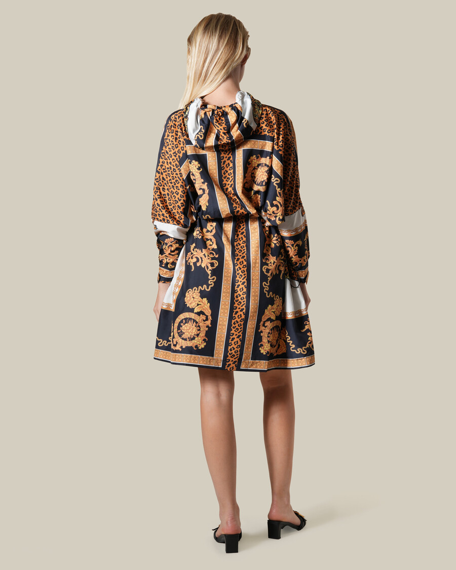 impermeabile con cappuccio e stampa barocca leopardata
