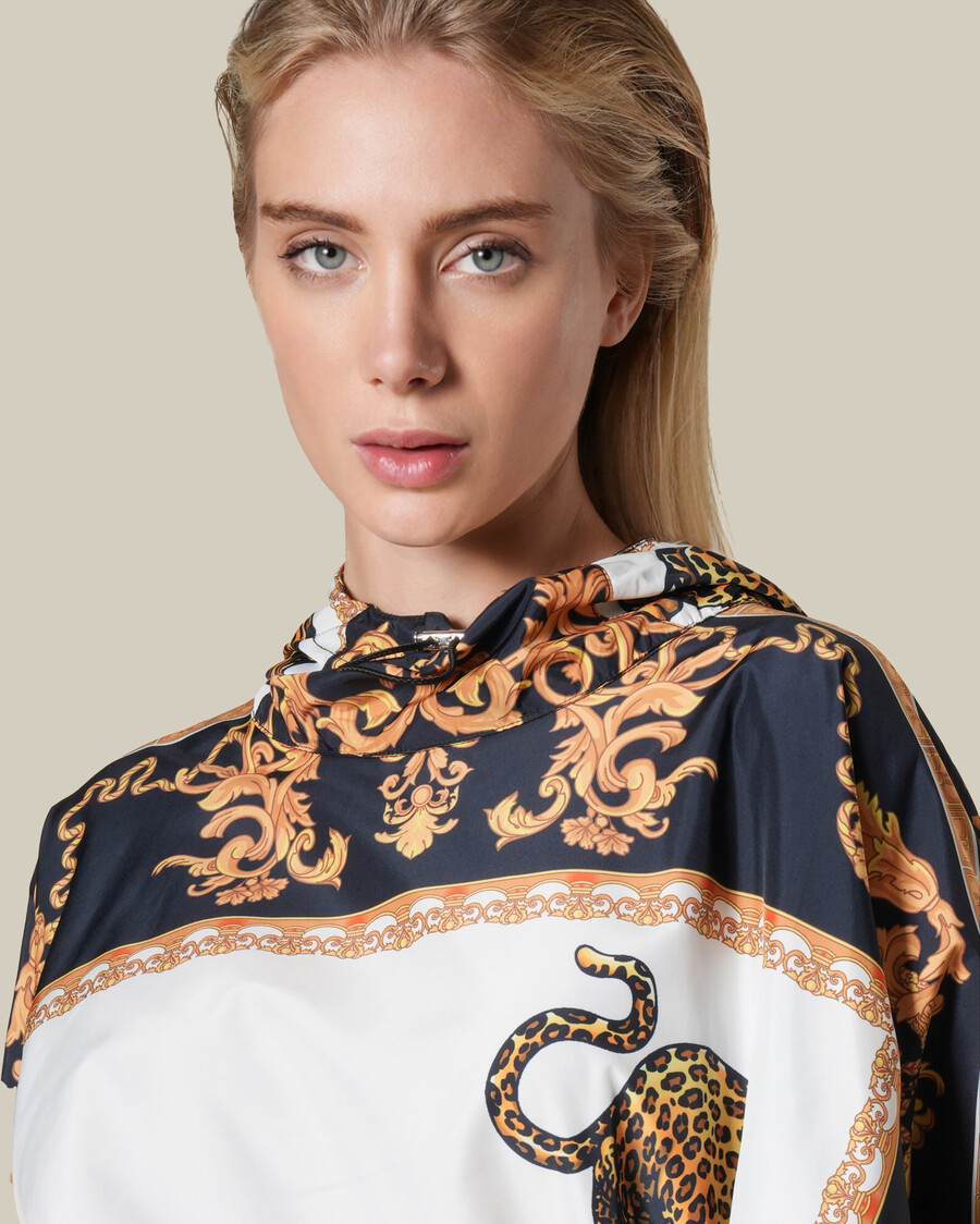 impermeabile con cappuccio e stampa barocca leopardata