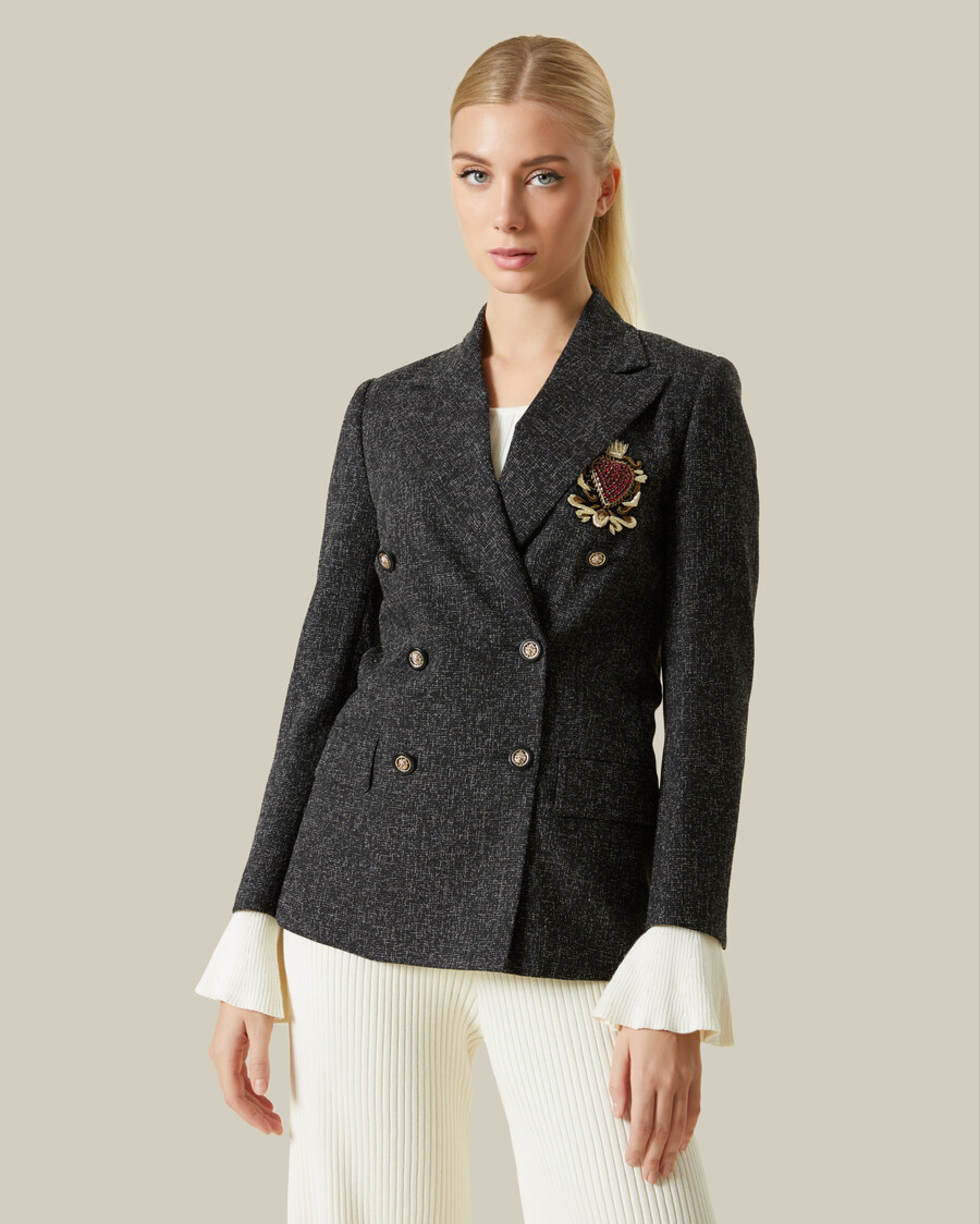 blazer in tweed con logo decorato