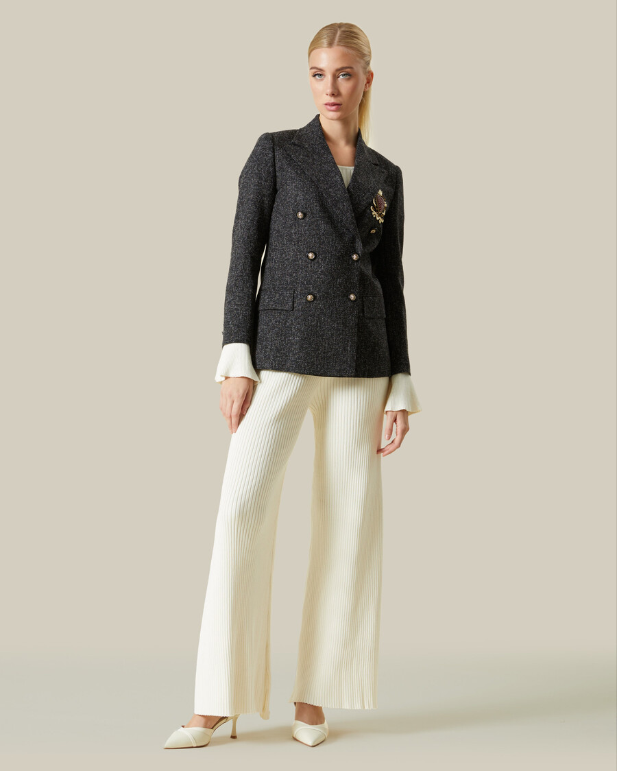 blazer in tweed con logo decorato
