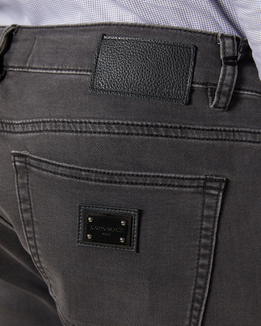 jeans regular fit con toppe