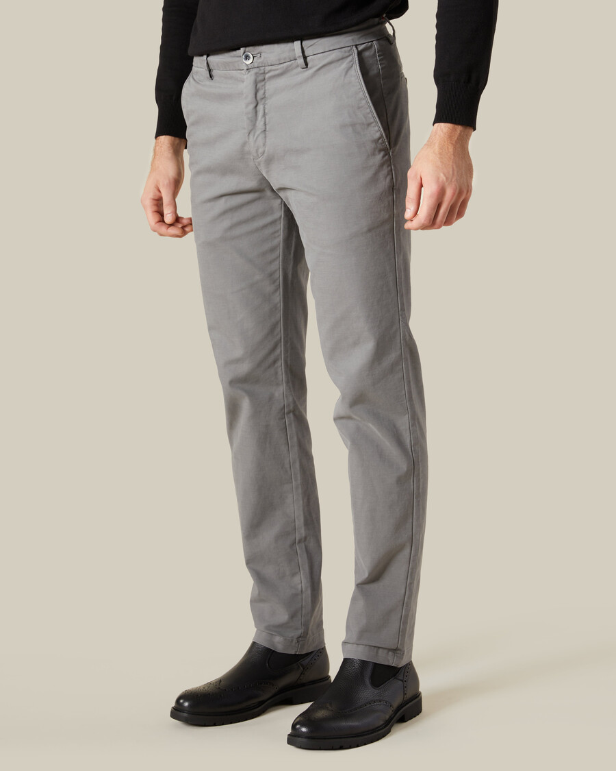 pantaloni tinti in modo sottile