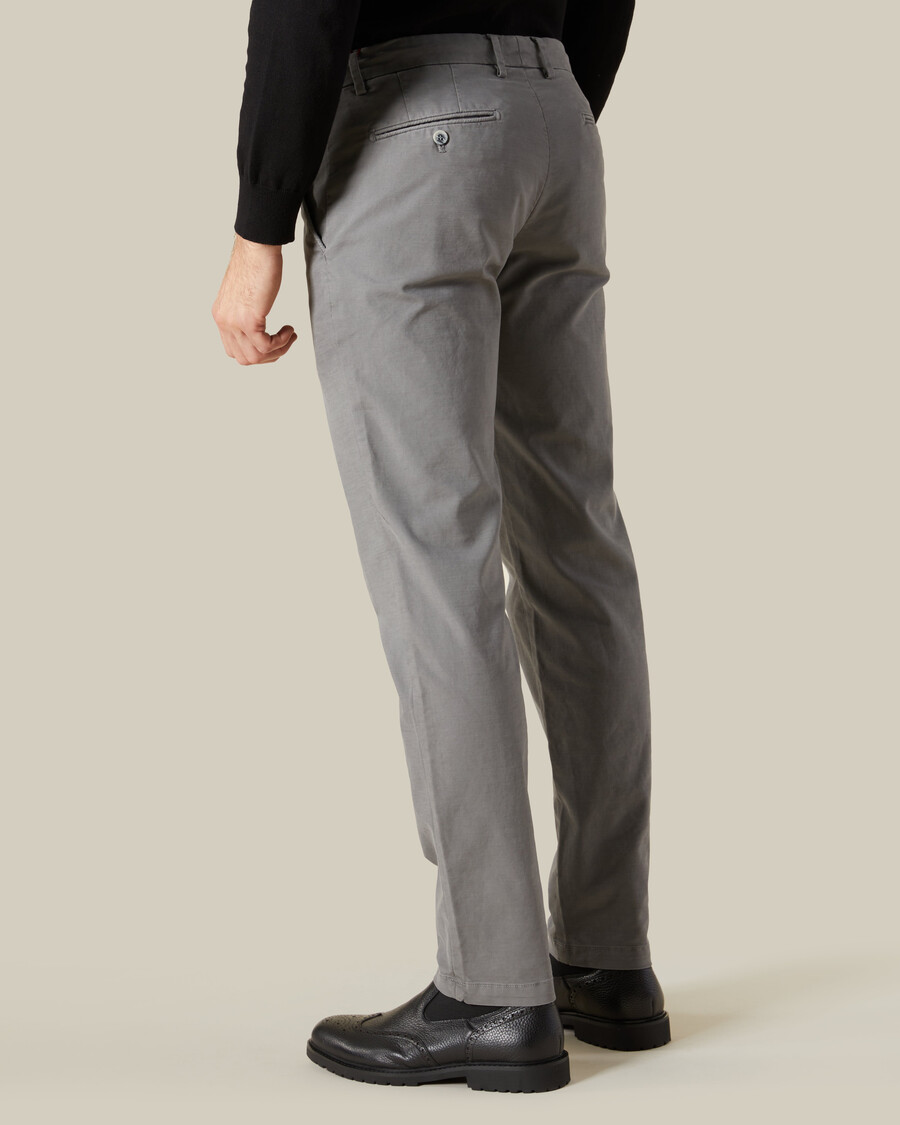 pantaloni tinti in modo sottile