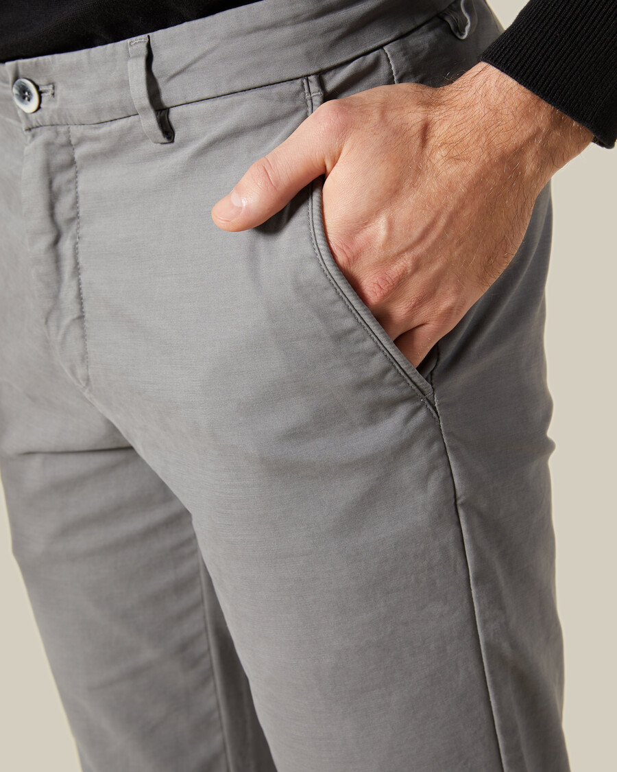 pantaloni tinti in modo sottile