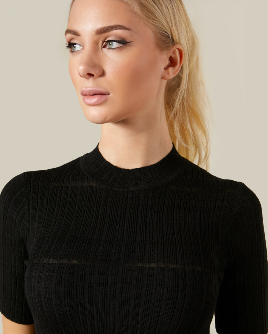 maglia a coste con collo alto