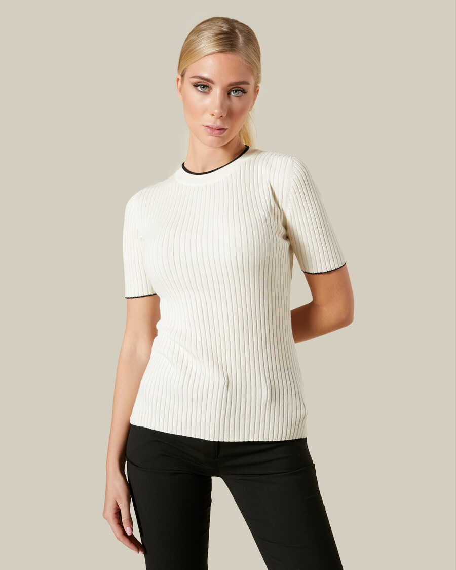 top in maglia con bordi a contrasto