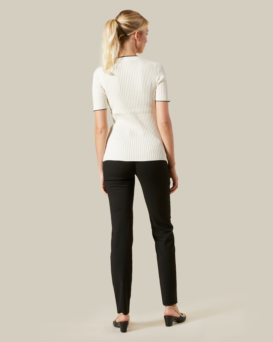 top in maglia con bordi a contrasto