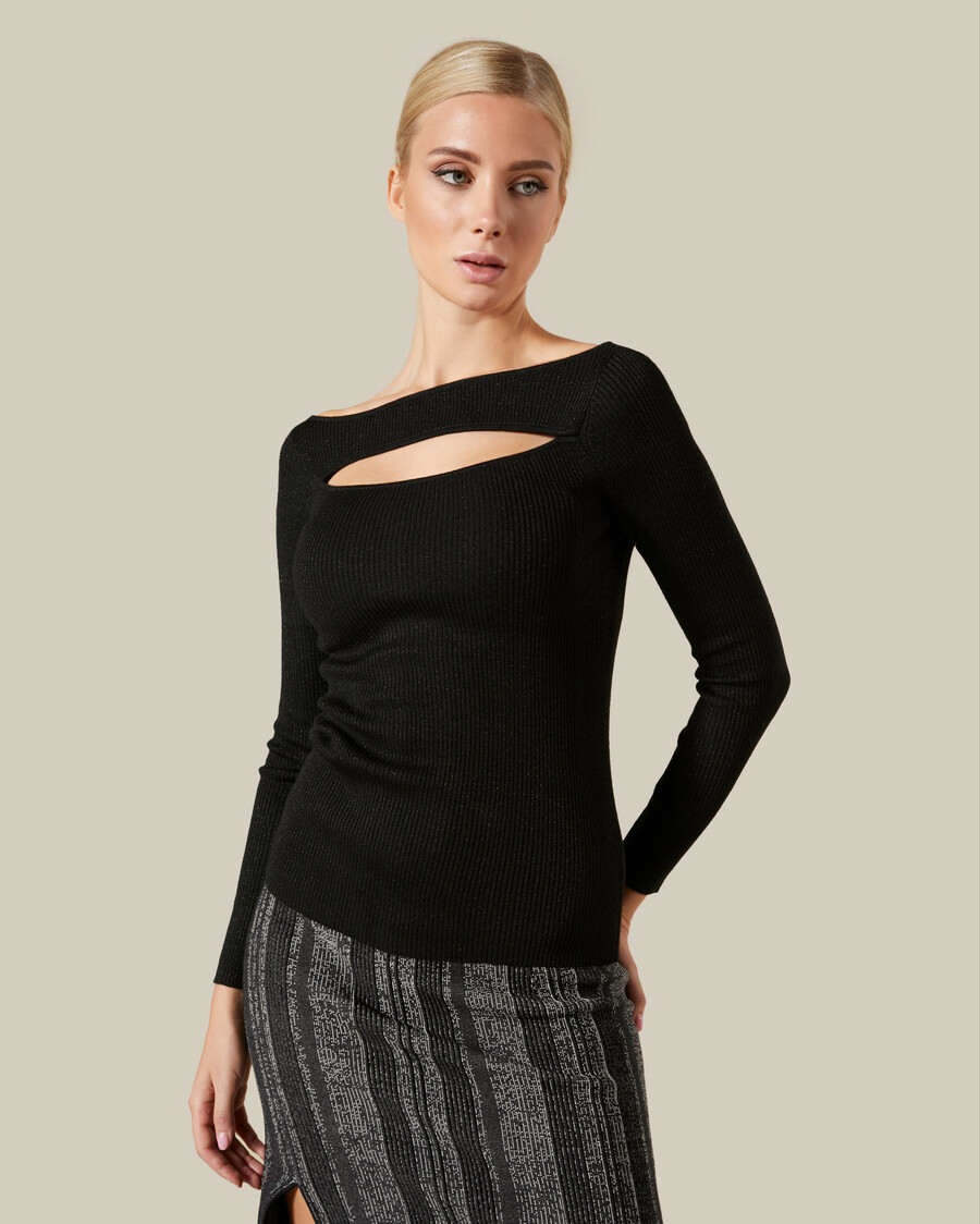 top in maglia a coste con tagli