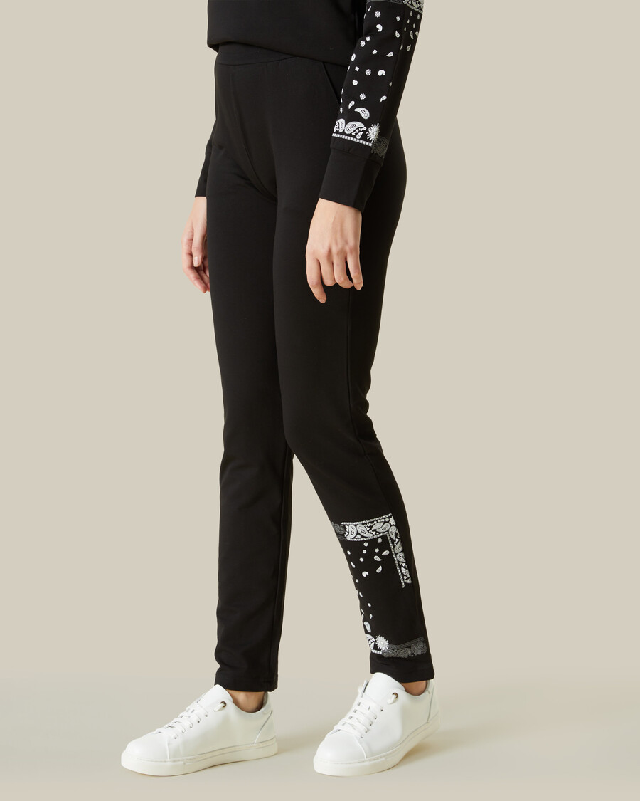 completo tuta con dettagli paisley