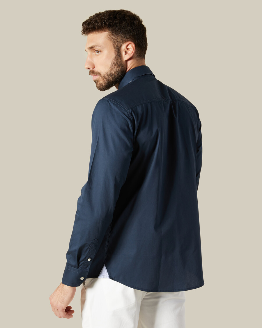 camicia con toppe sul petto
