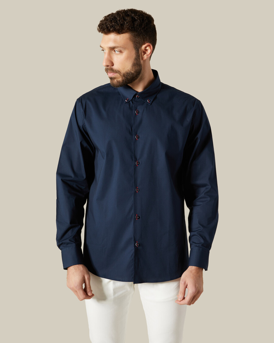 camicia con dettagli in filo a contrasto