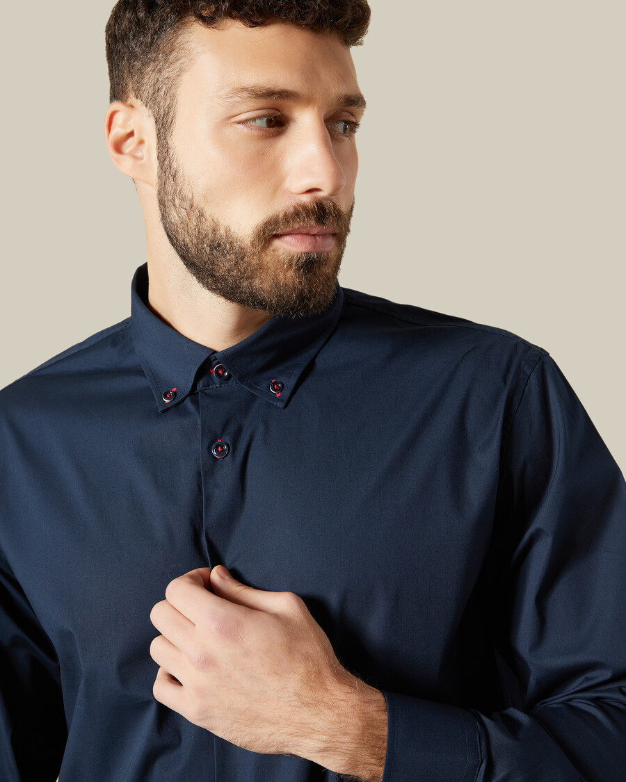 camicia con dettagli in filo a contrasto