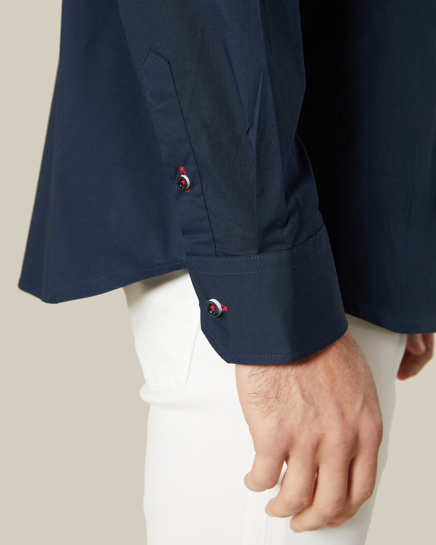 camicia con dettagli in filo a contrasto