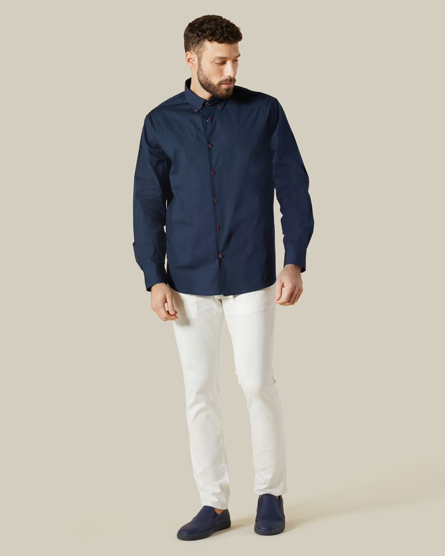 camicia con dettagli in filo a contrasto
