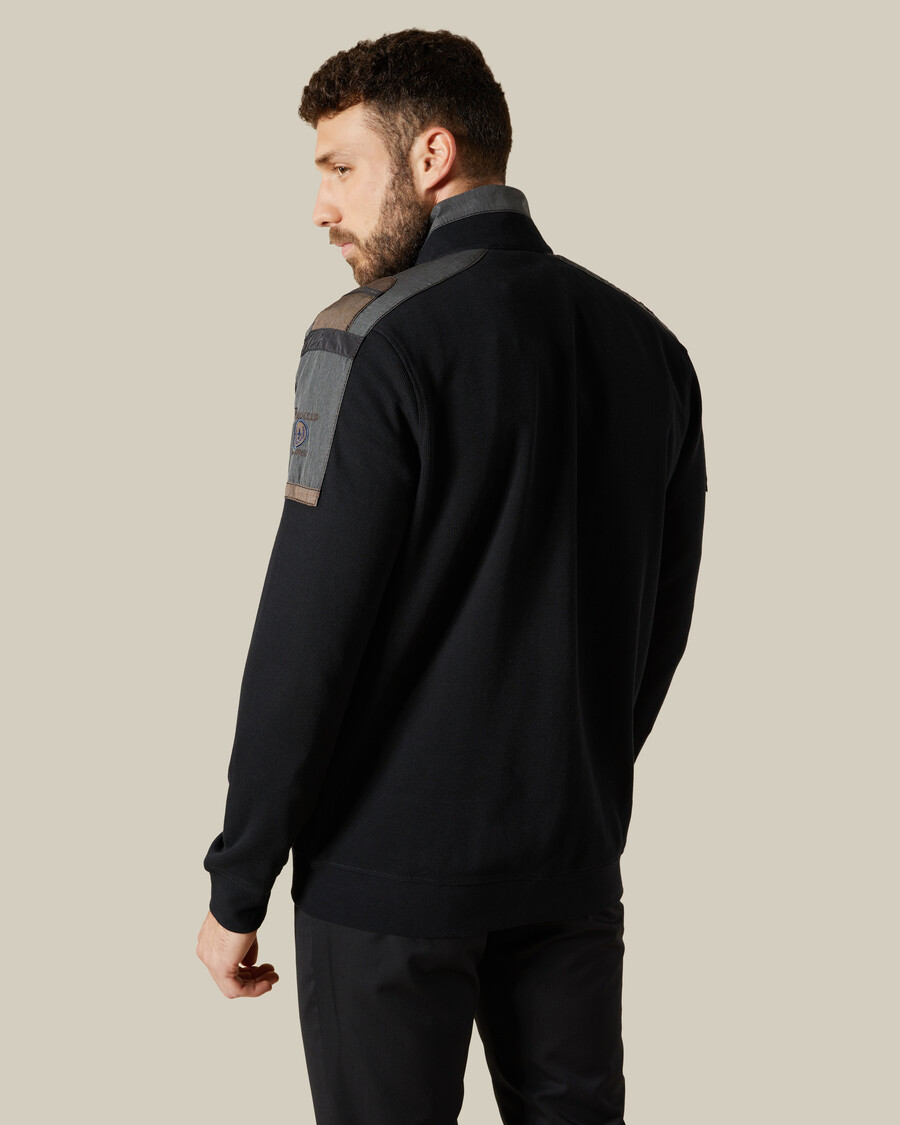 giacca in maglia con toppe in denim