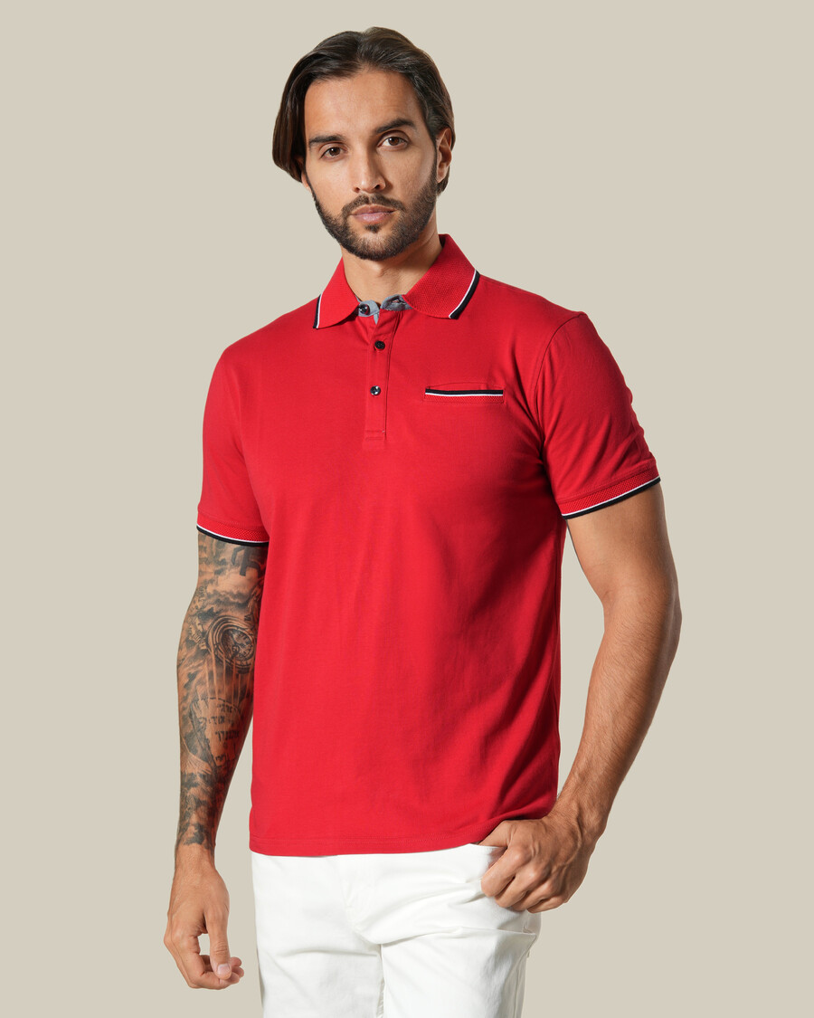 polo rossa con bordi a contrasto