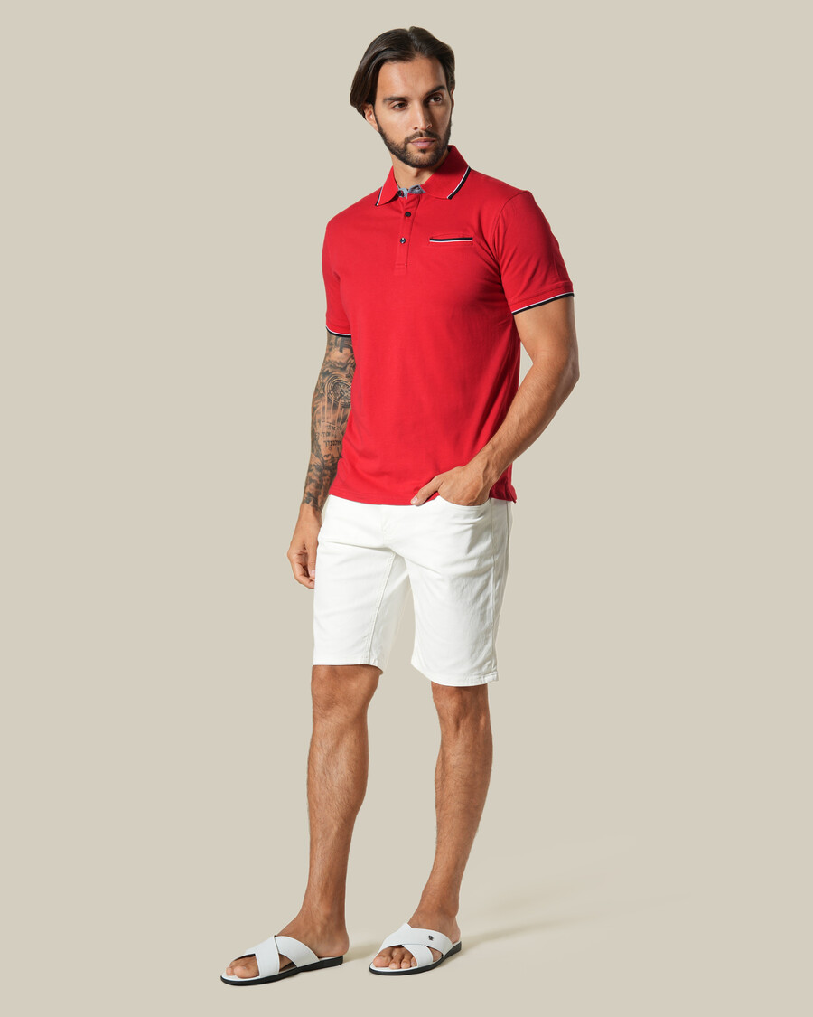 polo rossa con bordi a contrasto